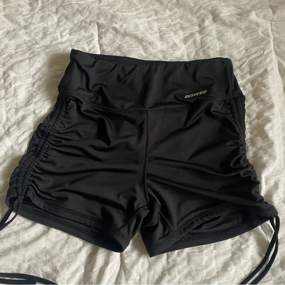 Bo+Tee shorts with scrunch sides